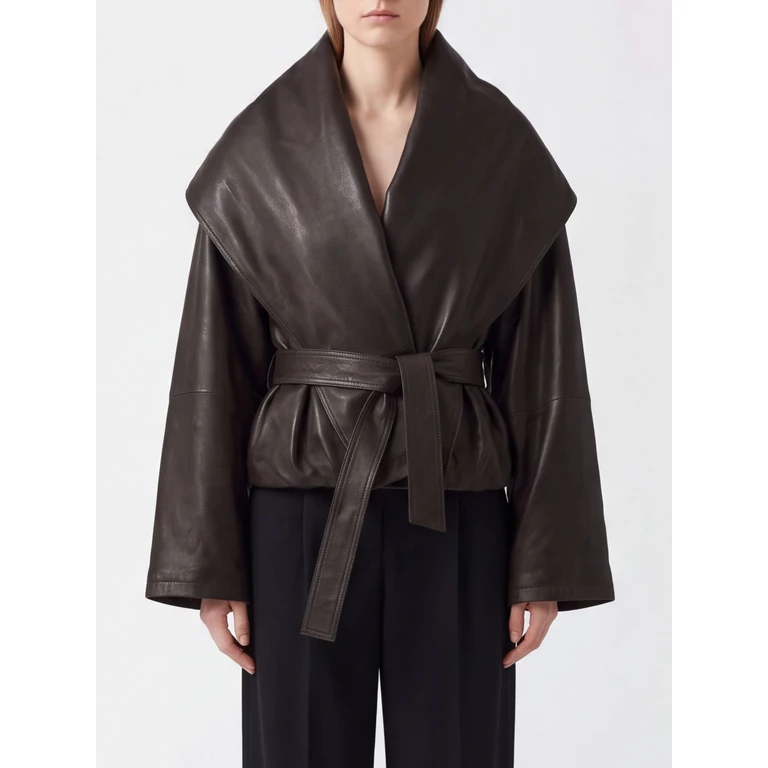 Chaqueta tipo bata de cuero con cuello chal y cinturón anudado