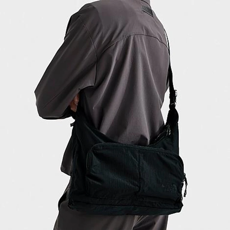 The North Face Women's Never Stop Crossbody Bag in TNF Black