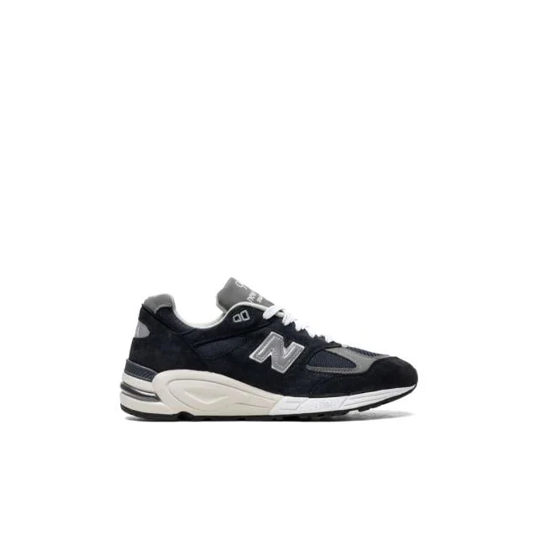 990v6 Made in USA Men's Sneakers (4E width) - Navy Suede