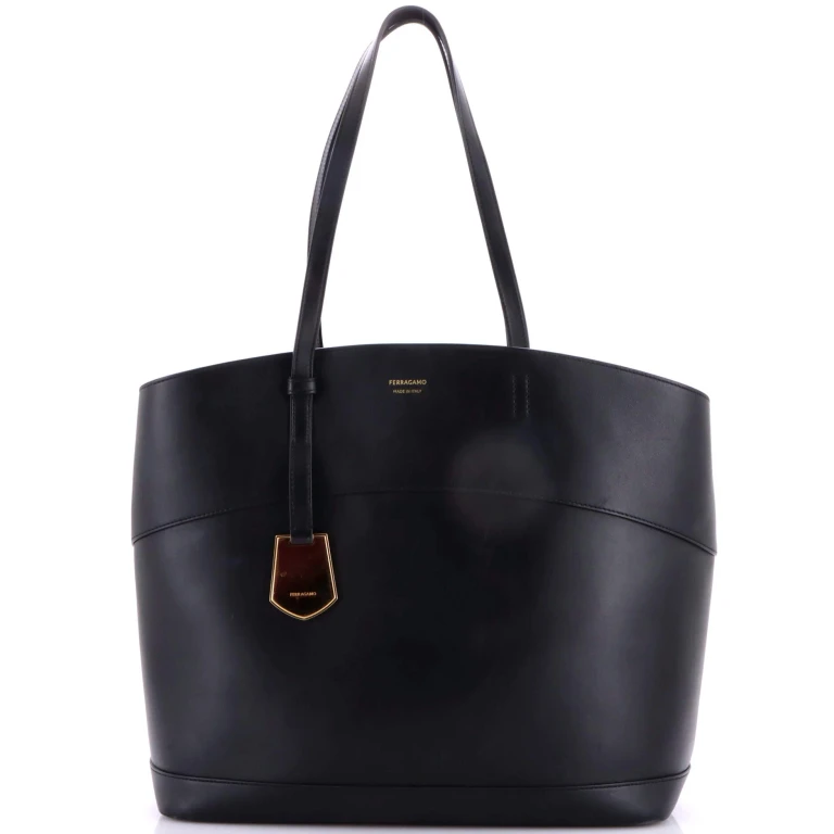 Charming Tote Leather Medium