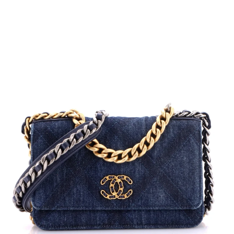 19 Wallet on Chain Quilted Denim