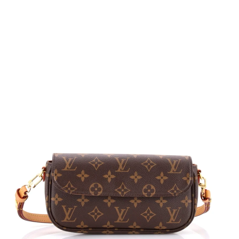 Ivy Wallet on Chain Monogram Canvas