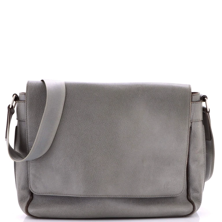 Roman Handbag Taiga Leather MM