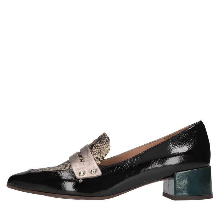 Flat shoes