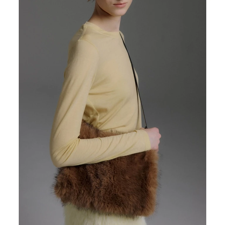HUGGY Faux Fur Hand Warmer Crossbody Bag [Wild Brown]