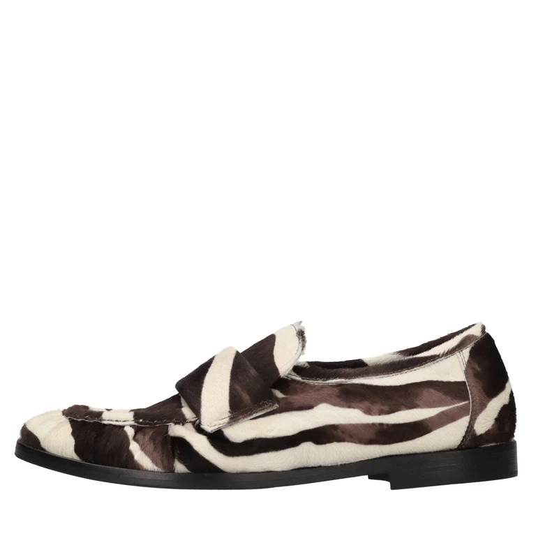 Flat shoes