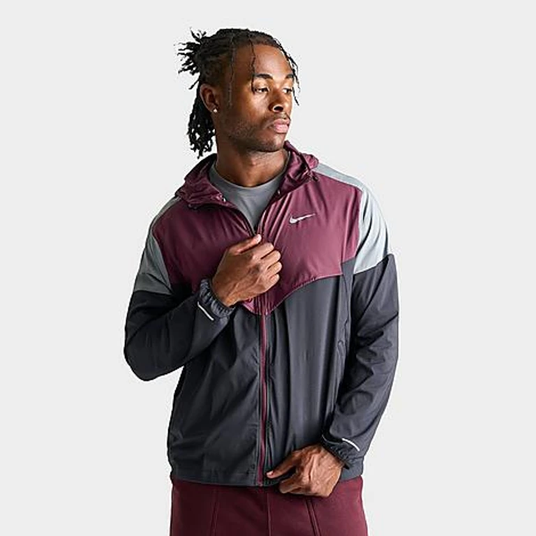 Men's Impossibly Light Windrunner Running Jacket in Black/Night Maroon/Cool Grey Size: Small
