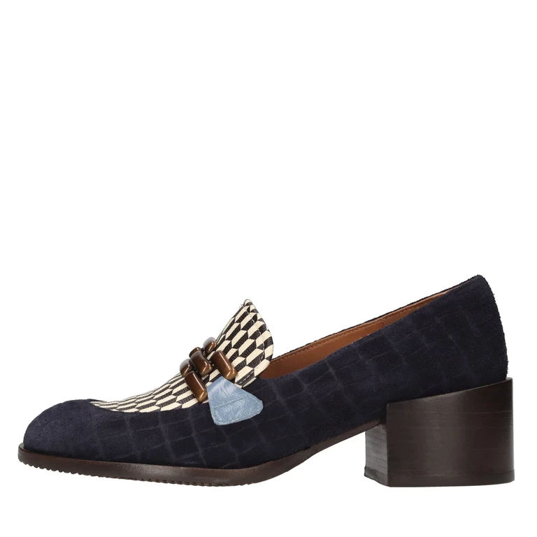 Flat shoes