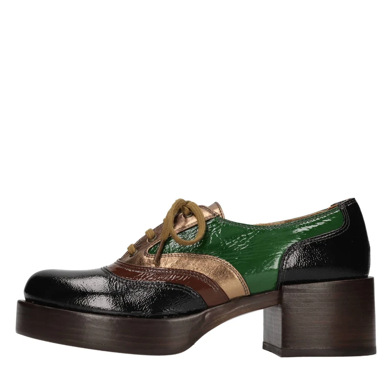 Flat shoes