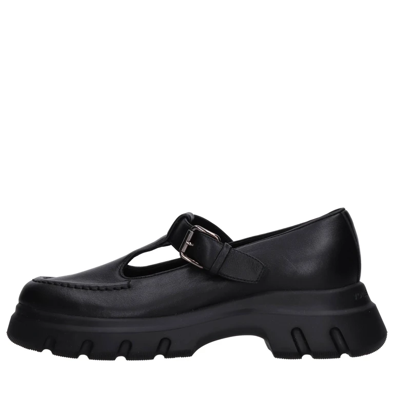 Flat shoes