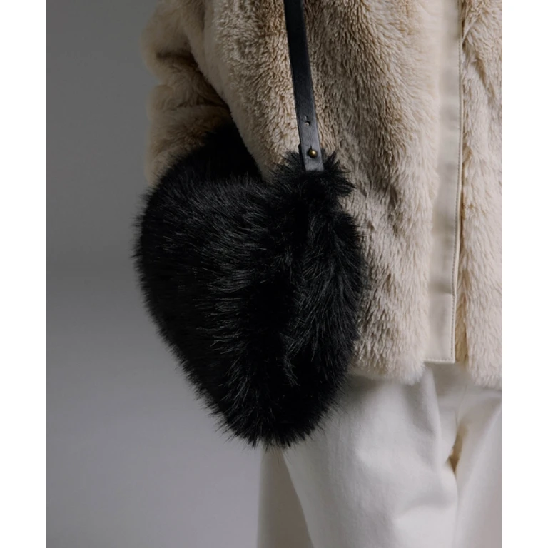 HUGGY Faux Fur Hand Warmer Crossbody Bag [Black]