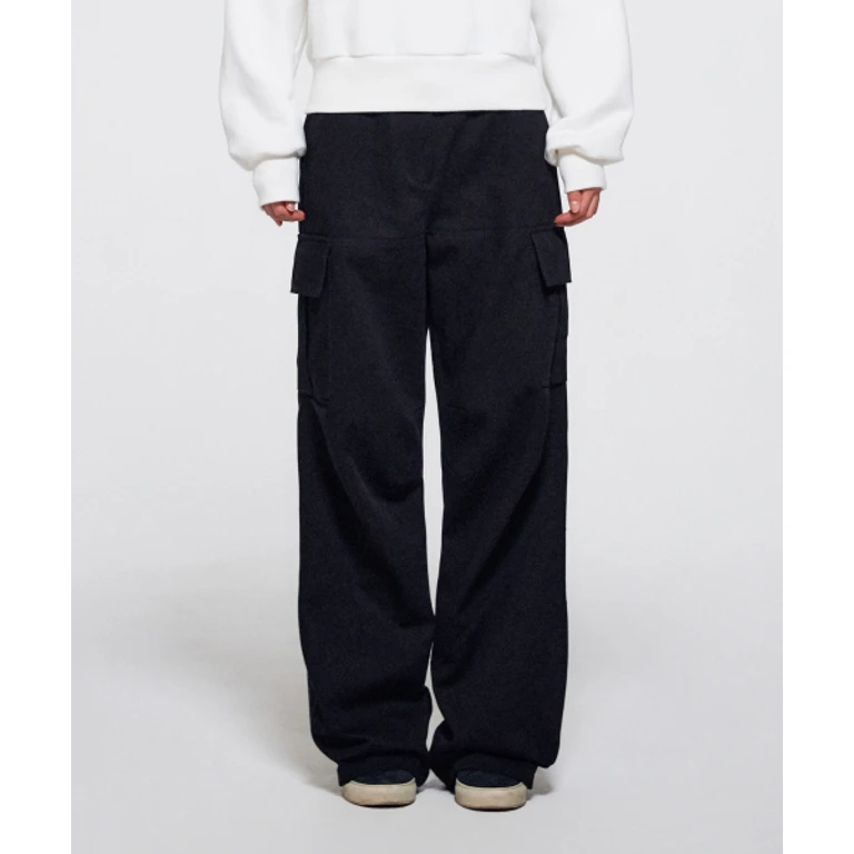 WOMEN DIAGONAL CUT CARGO PANTS - BLACK