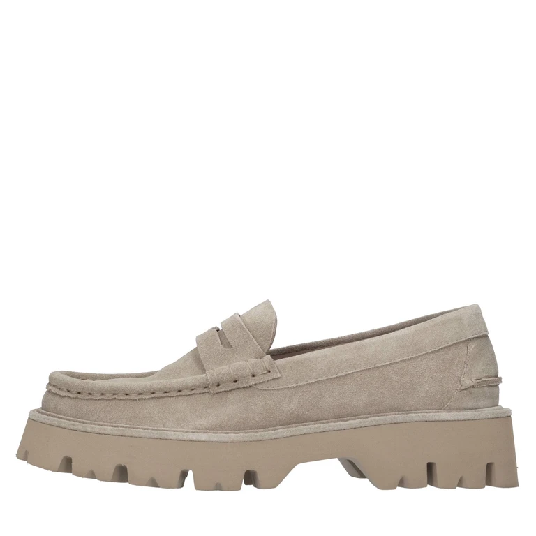 Flat shoes