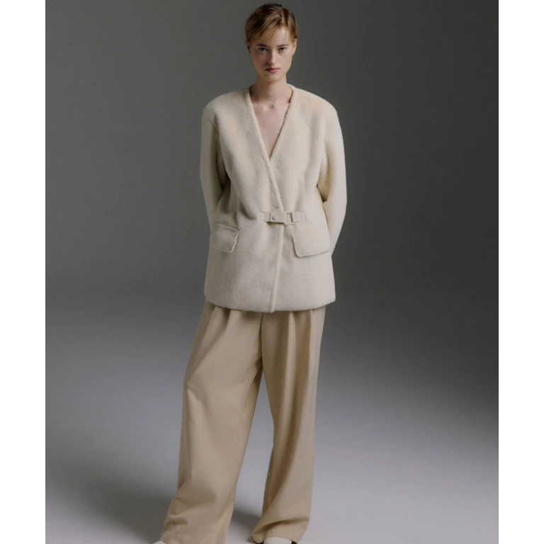 DONNA Lightweight Collarless Faux Fur Jacket [Ivory]