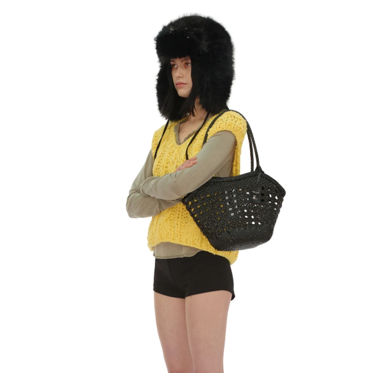 LIP SHOULDER BAG [BLACK]