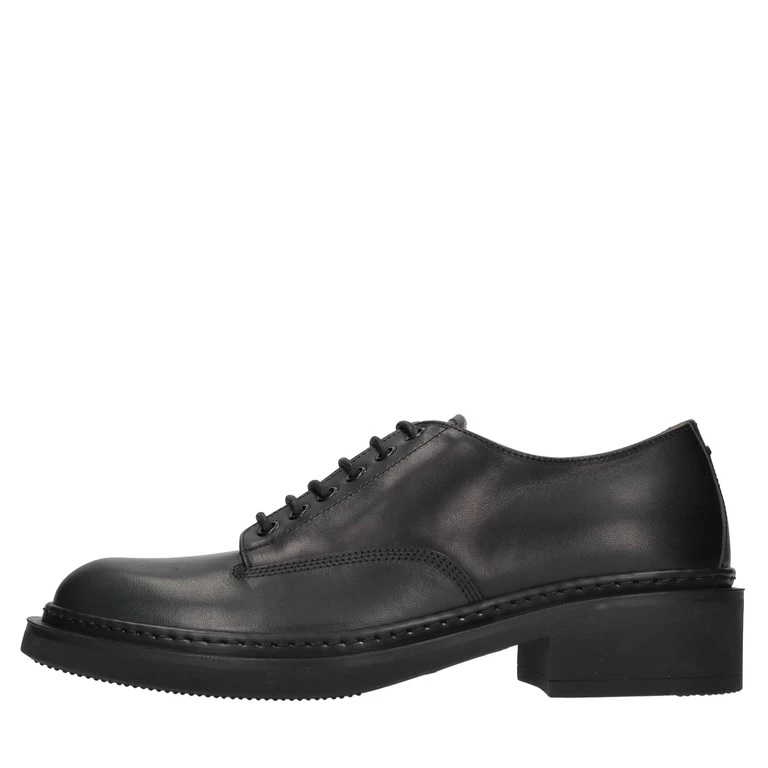 Flat shoes