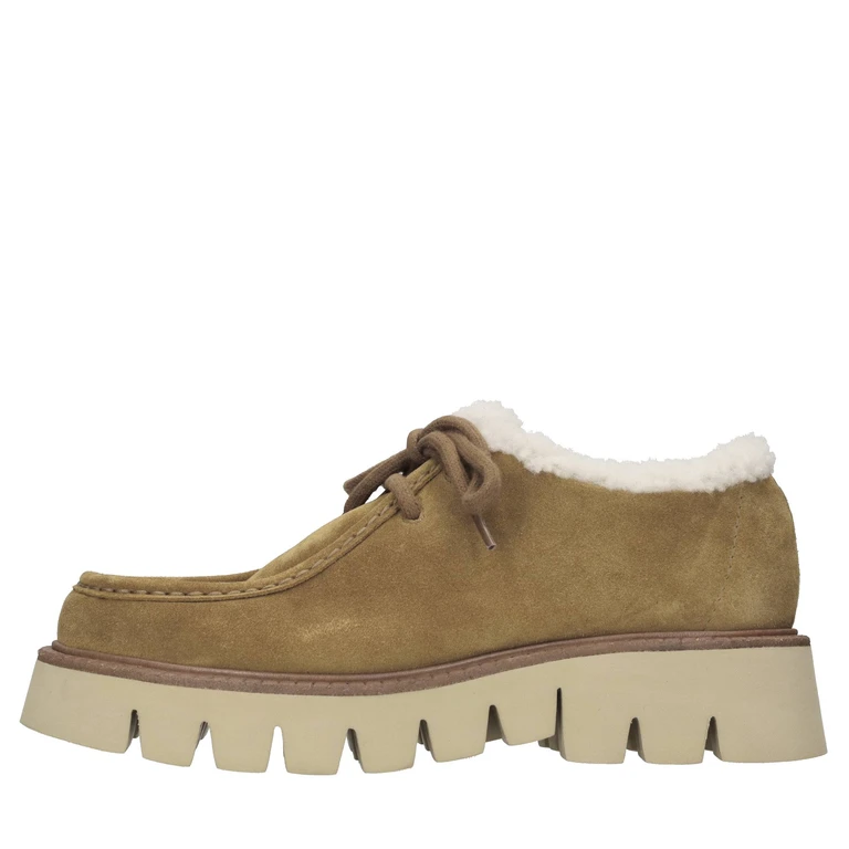 Flat shoes