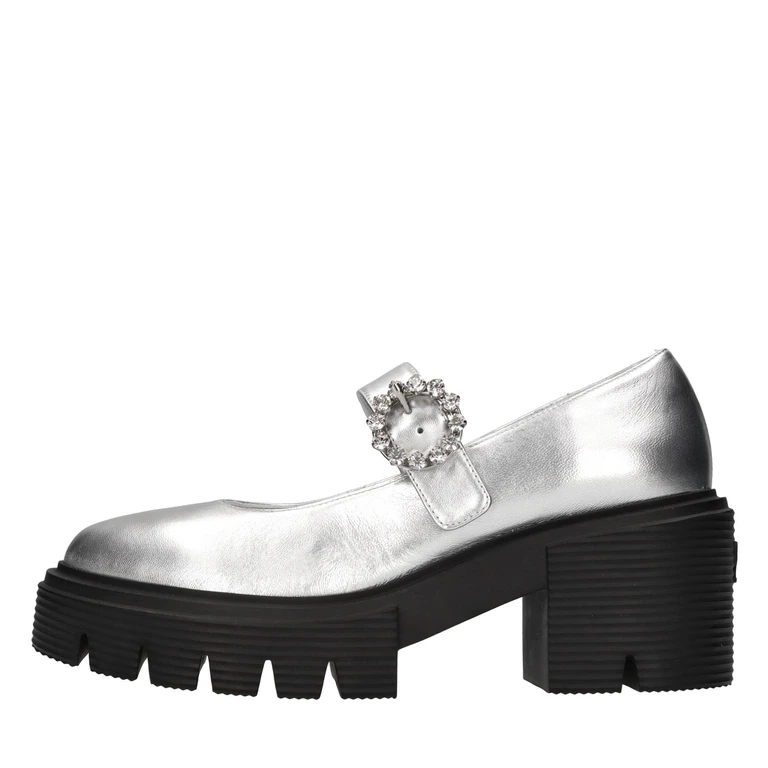Flat shoes