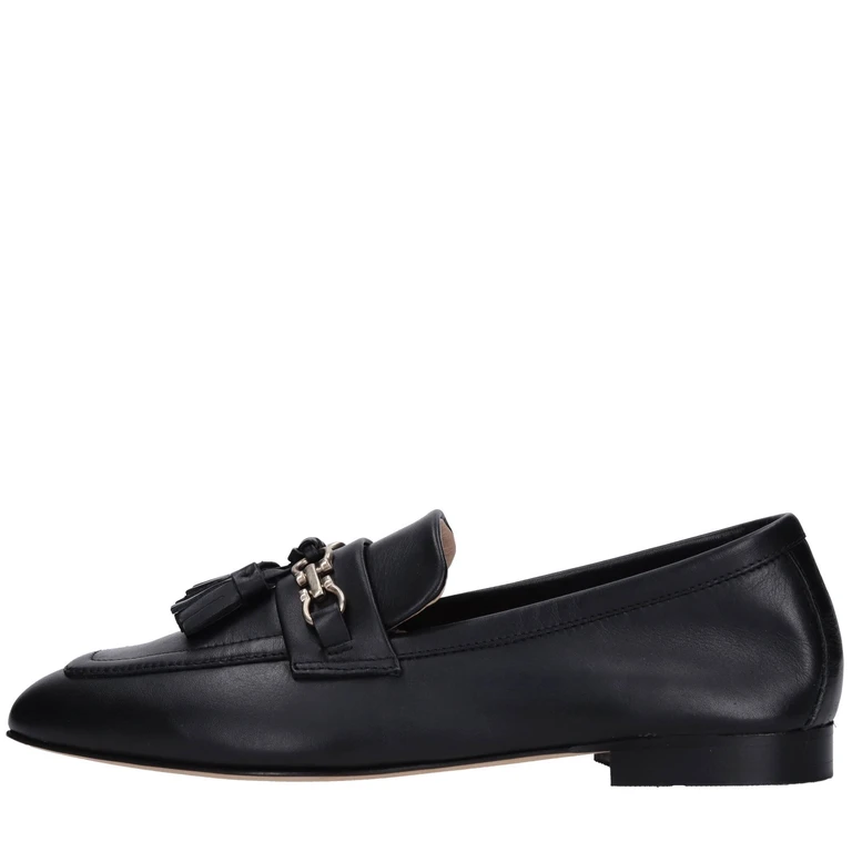 Flat shoes