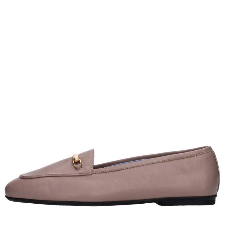 Flat shoes