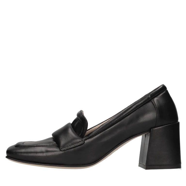 Flat shoes