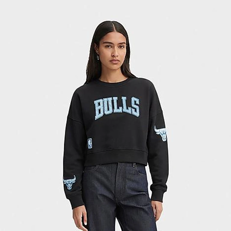 Pro Standard Women's Chicago Bulls NBA Varsity Blues Fleece Crewneck Sweatshirt in Black Size: XS