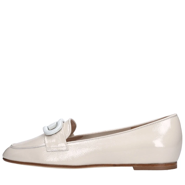 Flat shoes