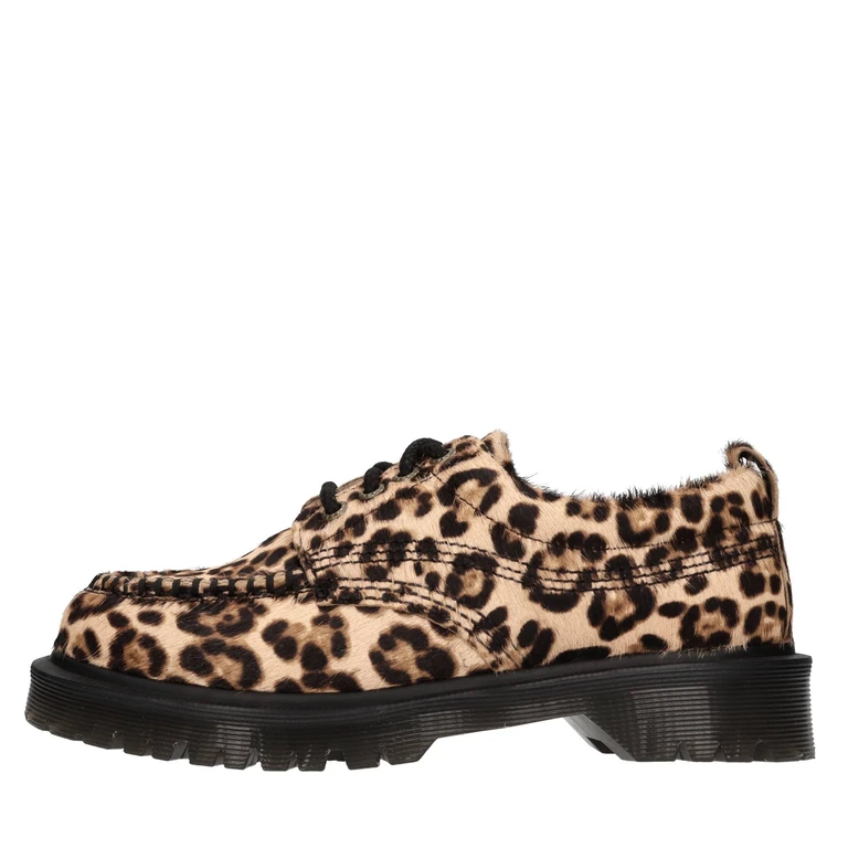 Flat shoes