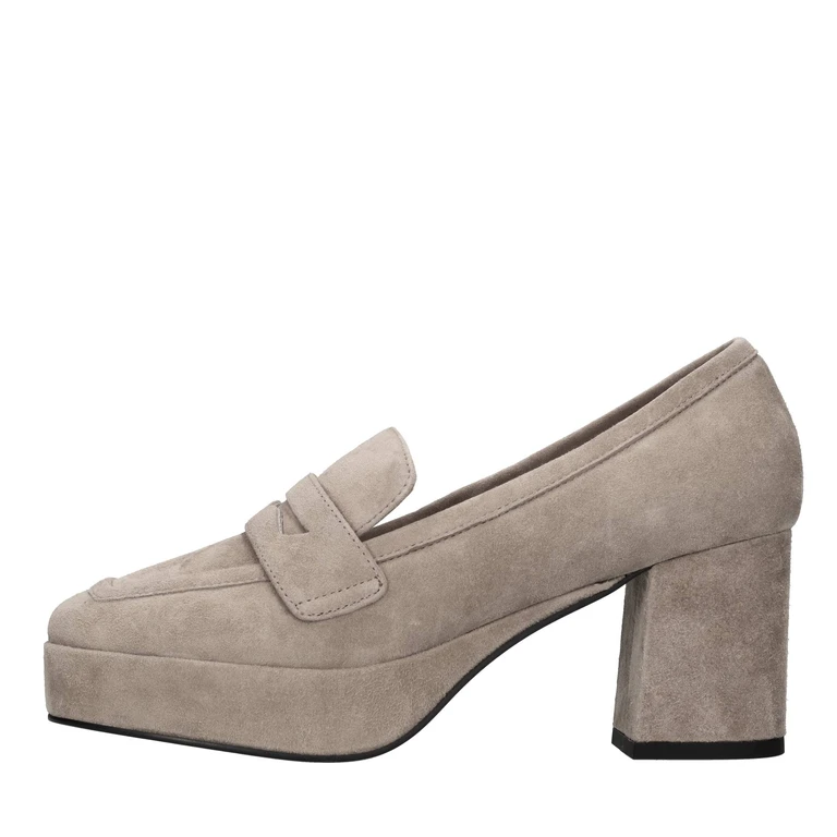 Flat shoes