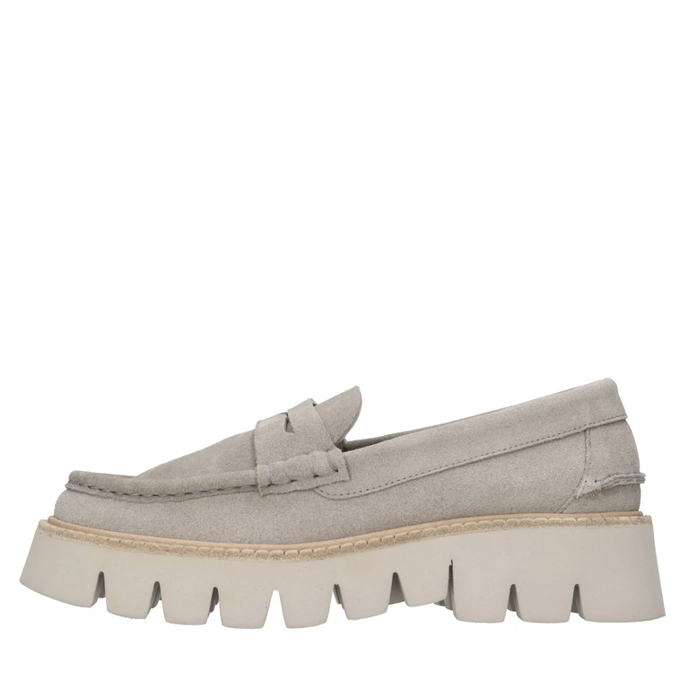 Flat shoes