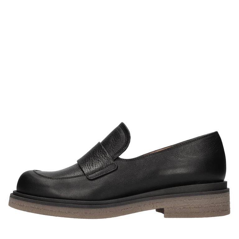 Flat shoes