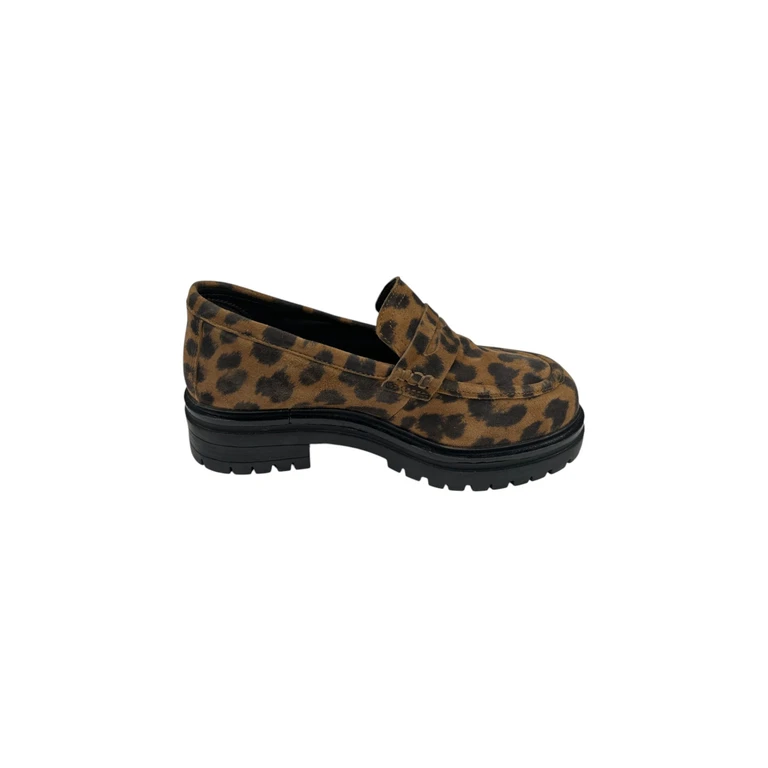 Flat shoes