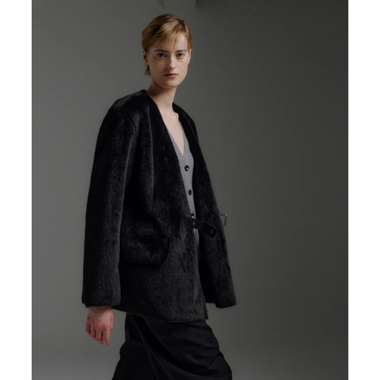 DONNA Lightweight Collarless Faux Fur Jacket [Black]