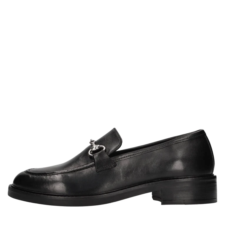 Flat shoes