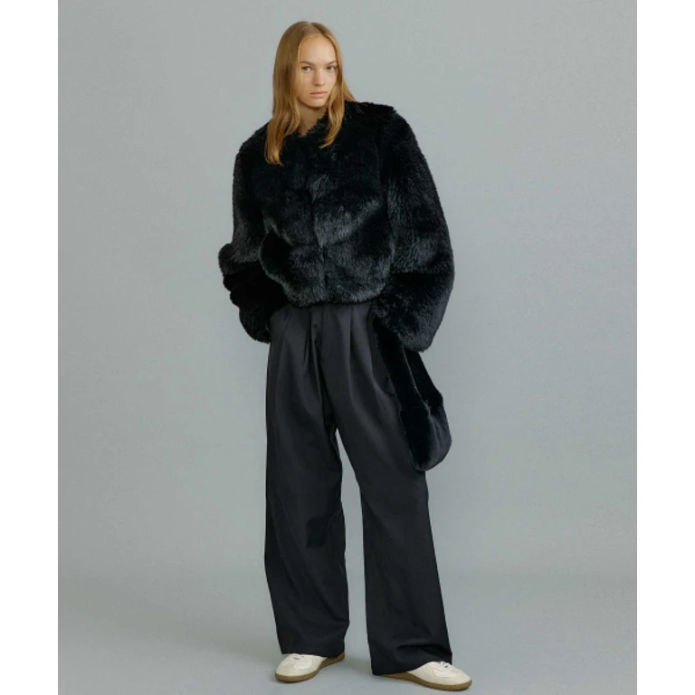 SUNNY Bulky Crop Fur Jacket [Black]
