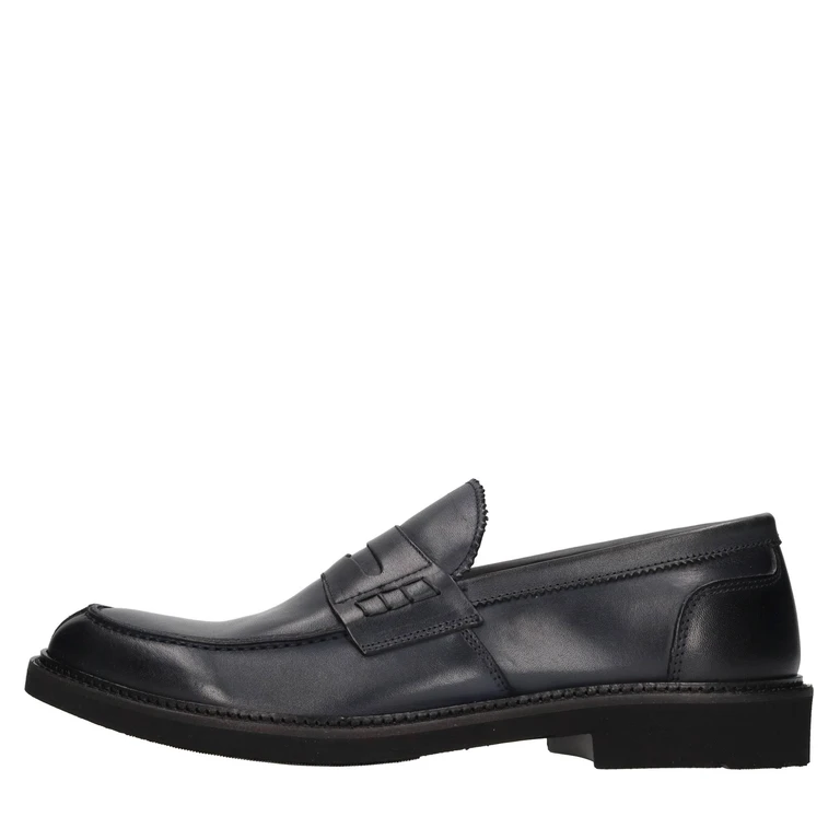 Flat shoes