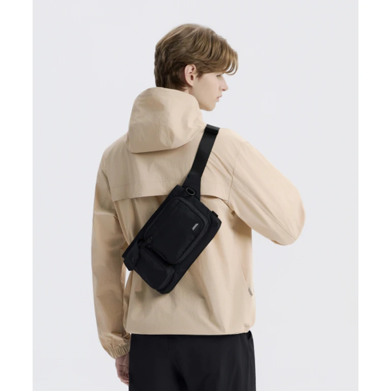N265ACR630 Lightweight Wide Crossbody Bag Black